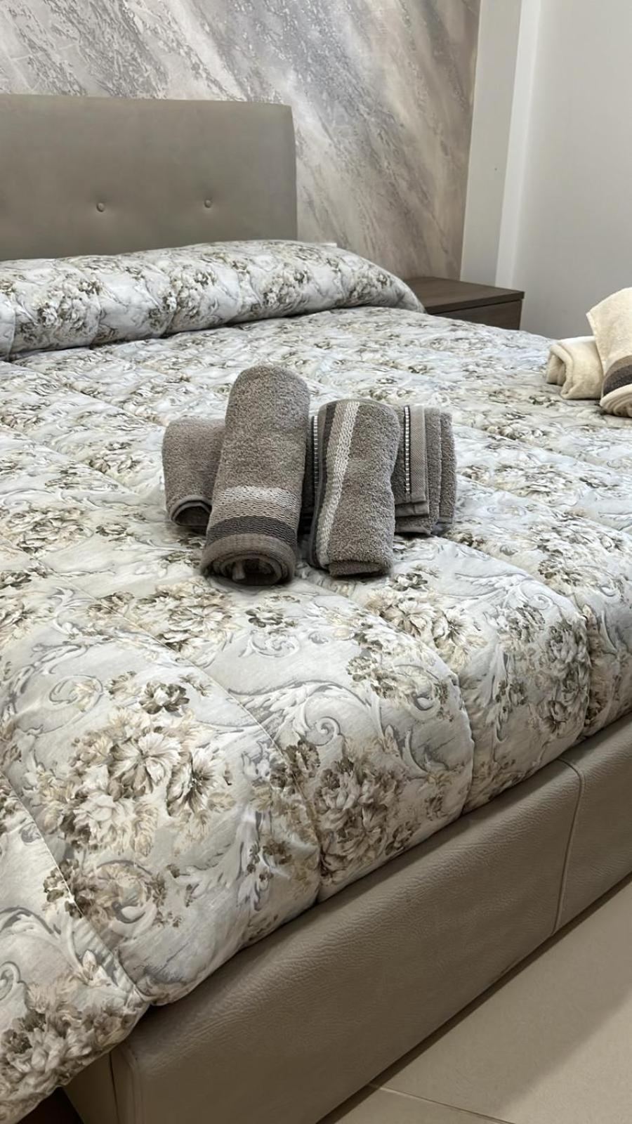 Casa Vacanza Helios Leonforte エクステリア 写真