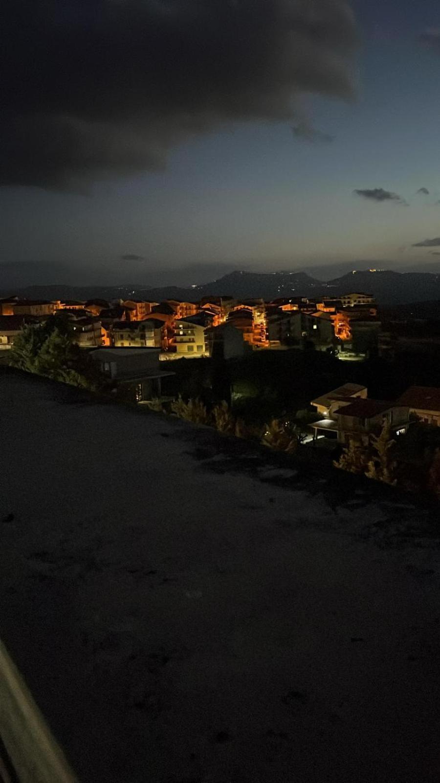 Casa Vacanza Helios Leonforte エクステリア 写真