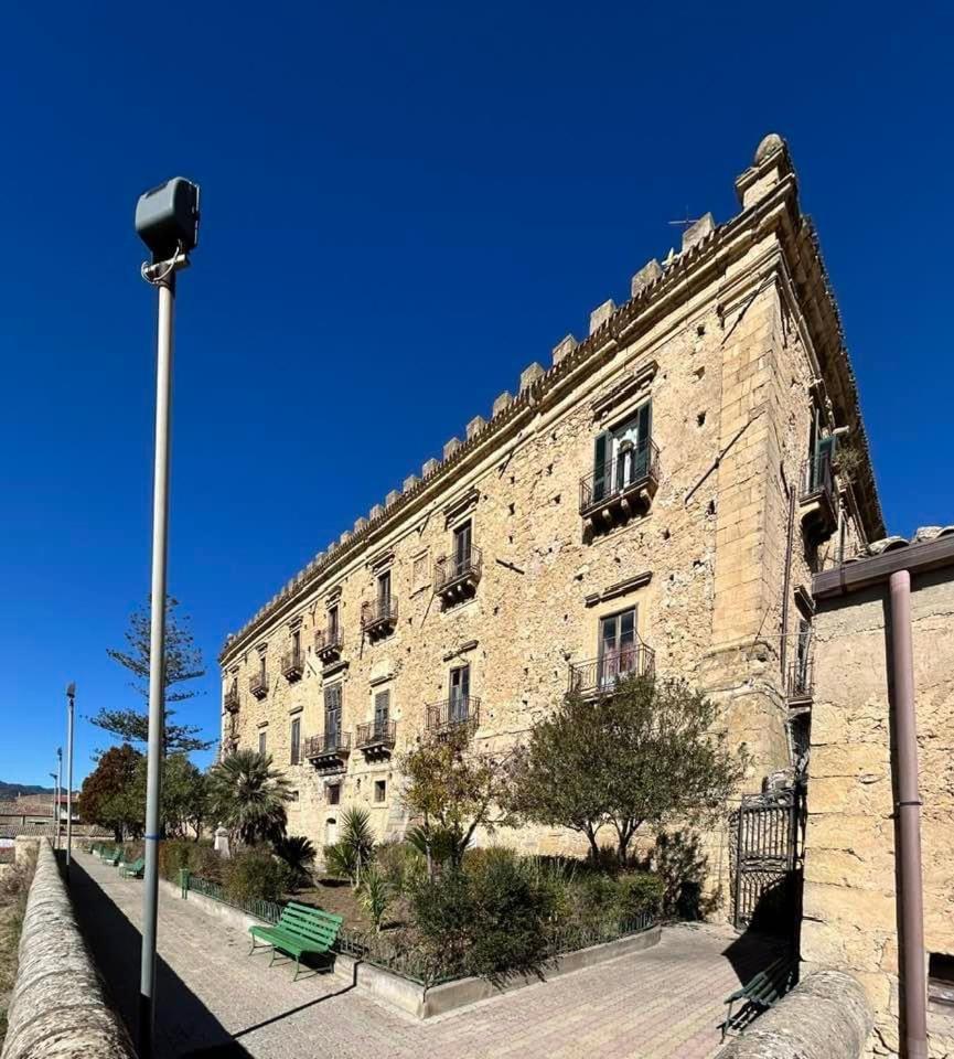 Casa Vacanza Helios Leonforte エクステリア 写真