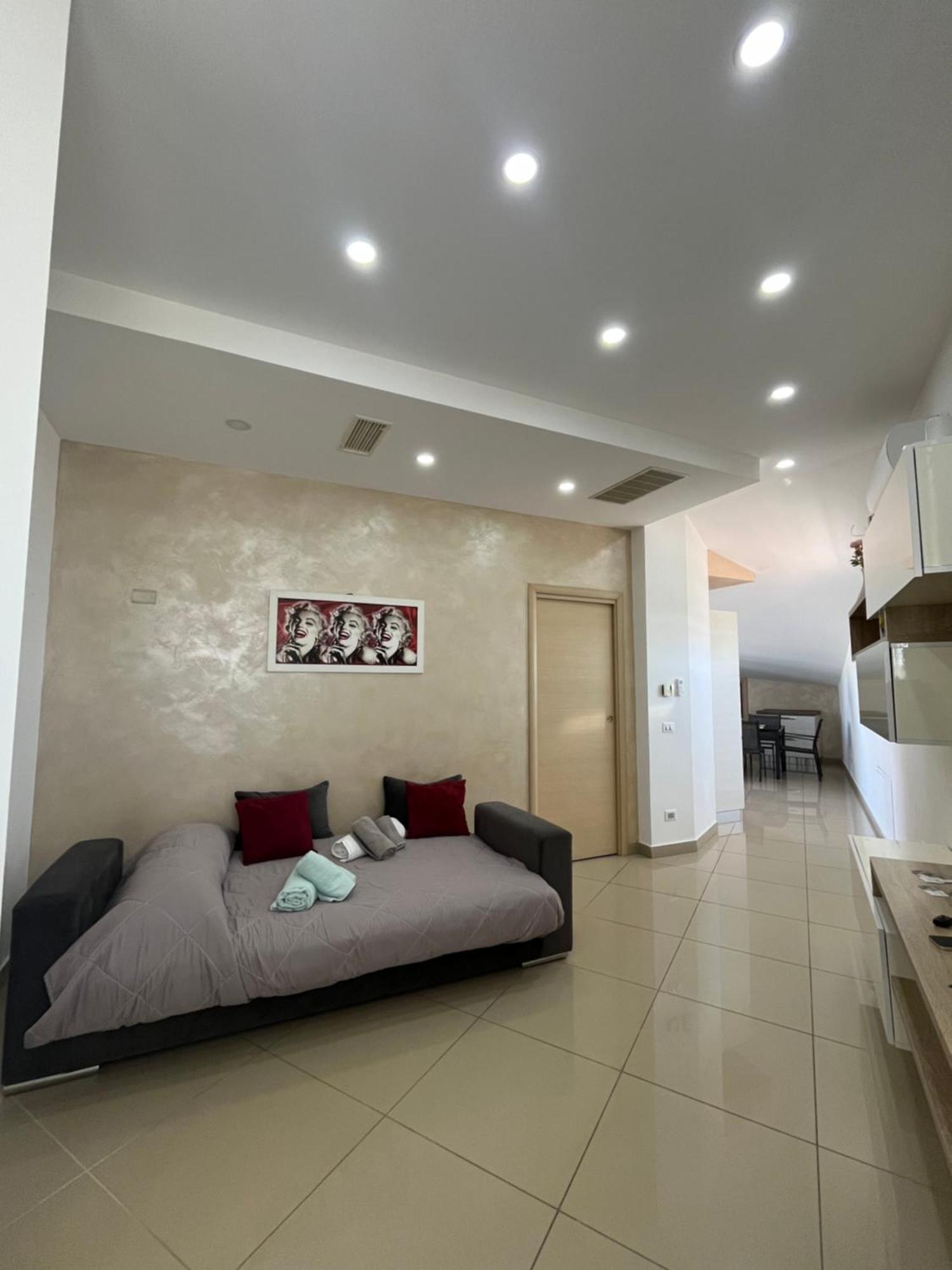 Casa Vacanza Helios Leonforte エクステリア 写真